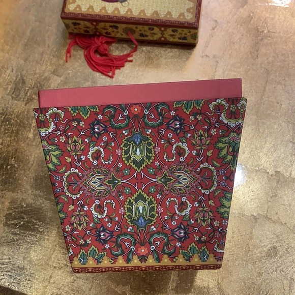 Punch Studio Tapered Gift Box w/Red Tassel No. 82864 - Picture 6 of 6